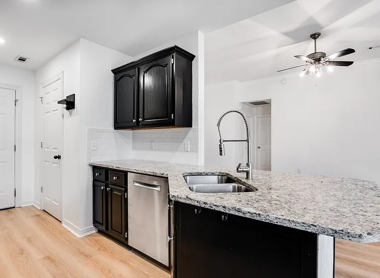 6820 Cutter Ct — Photo 7