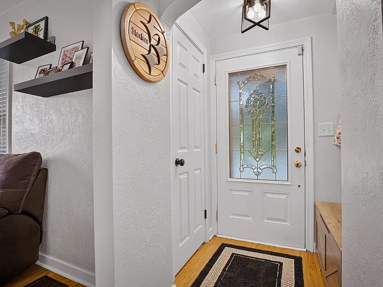302 Lindsay Rd — Photo 10