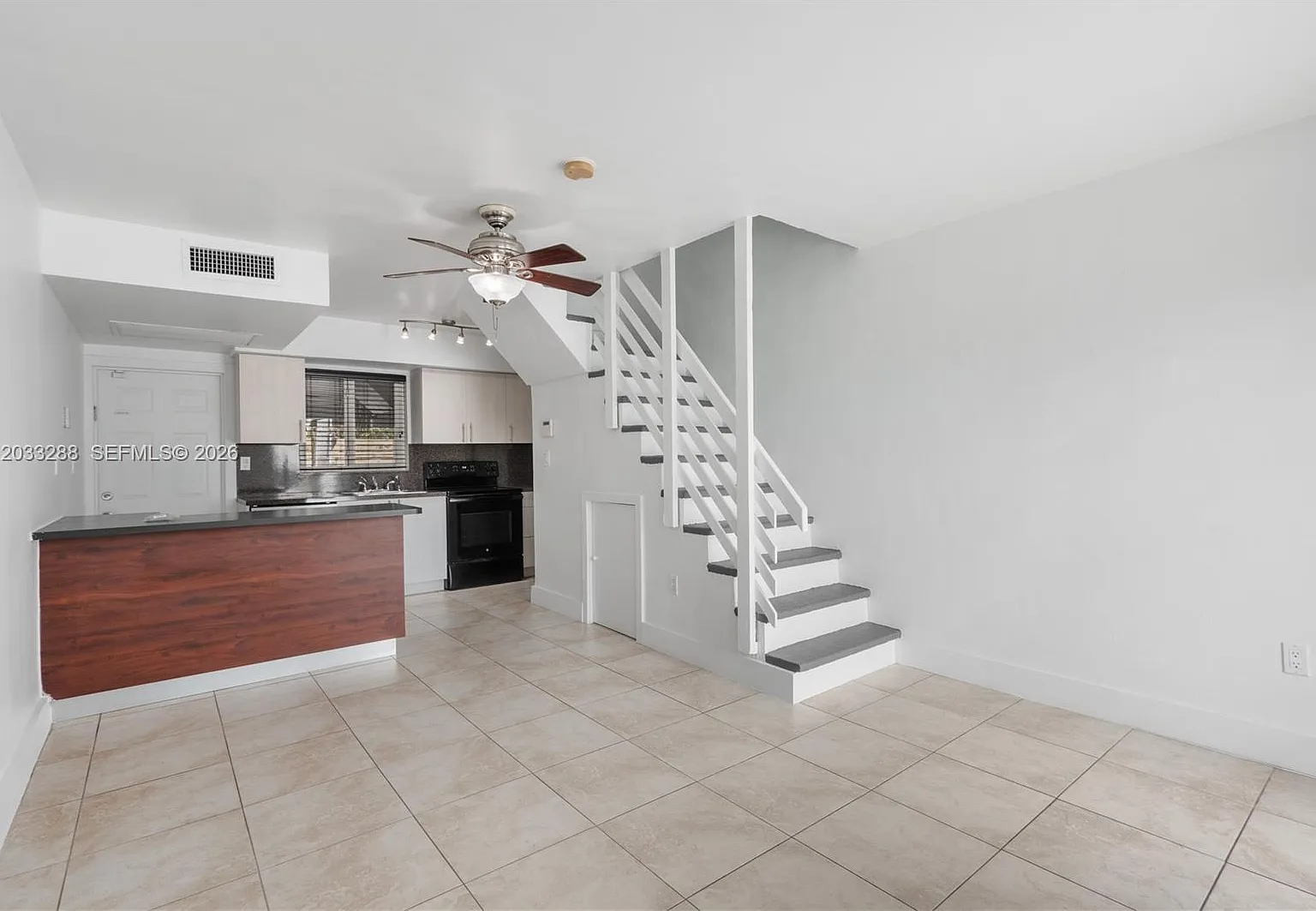 Bungalow Six Condo — Photo 2