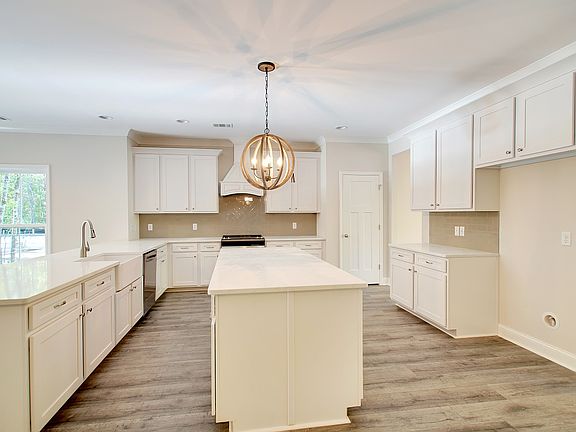 Picture of previously built Colton plan, colors and selections may vary.