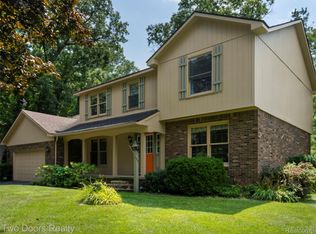373 Abbey Wood Dr, Rochester, MI 48306