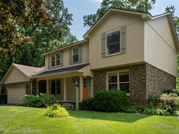 373 Abbey Wood Dr, Rochester, MI 48306