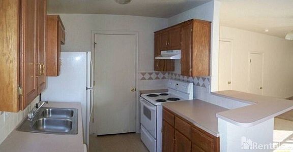 3rd image of 2911 Cantabrian Dr APT D