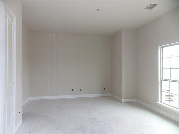 4th image of 256 McKinley Cir