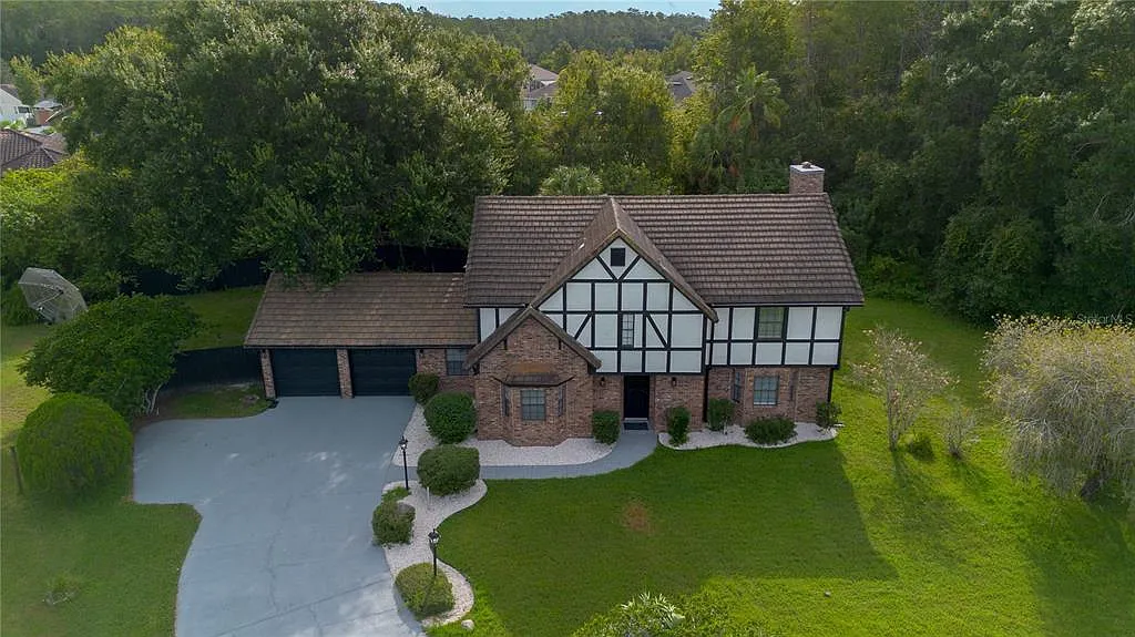 6 bed, 4.0 bath, 3817 sqft, $4,000 — Photo 4