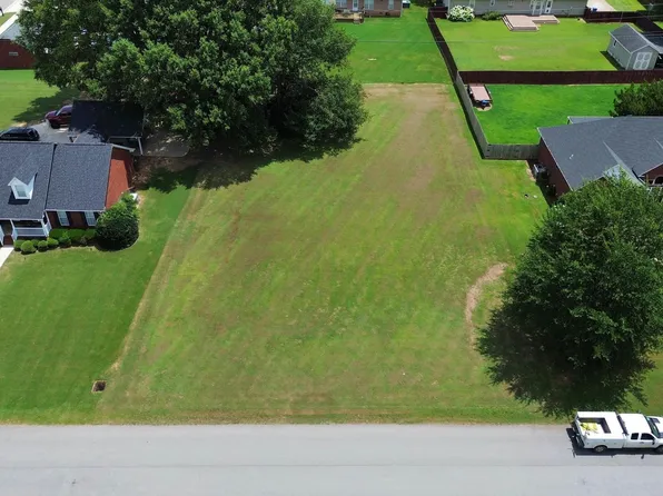 1703 Bellview Dr, Athens, AL 35611