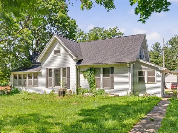 307 S Lincoln St, Mahomet, IL 61853