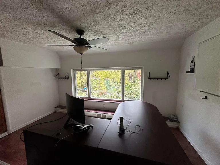 385 Riverside Dr — Photo 21