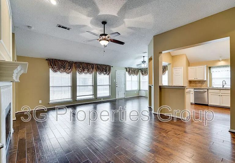 3900 Oak Park Dr — Photo 6