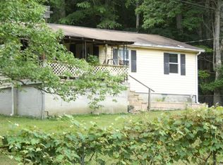 2647 Bat Town Rd, Crab Orchard, TN 37723