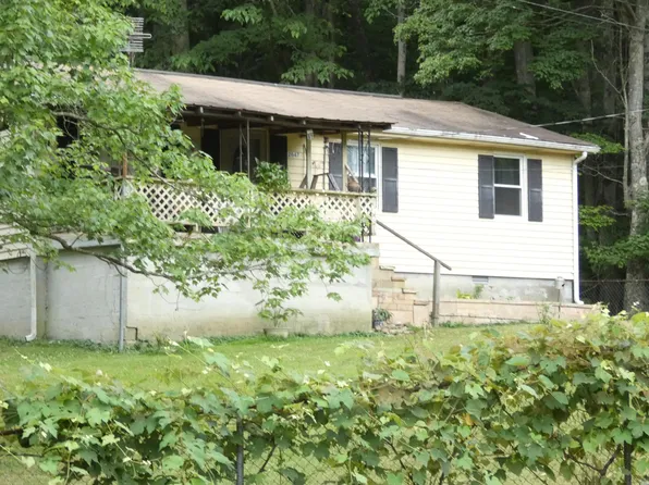 2647 Bat Town Rd, Crab Orchard, TN 37723