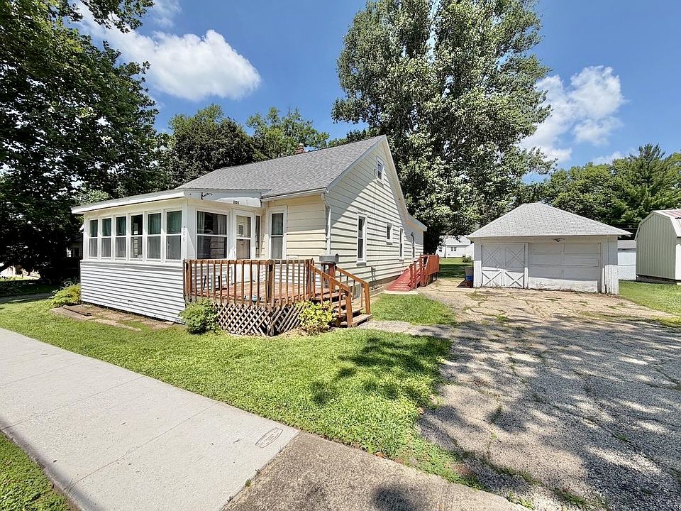 1st image of 206 W Main St