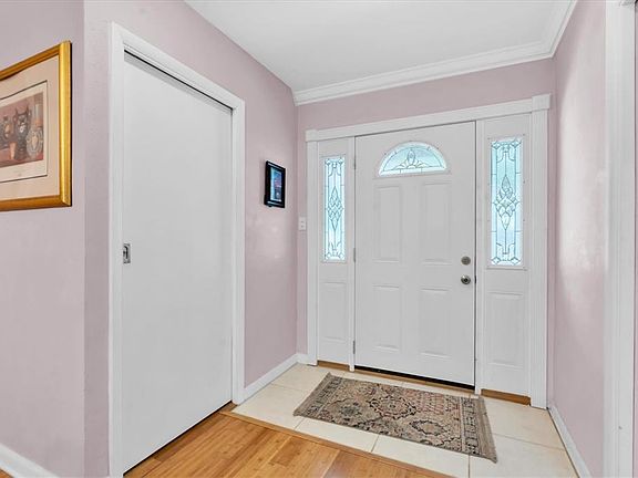 3rd image of 29 Southwind Dr