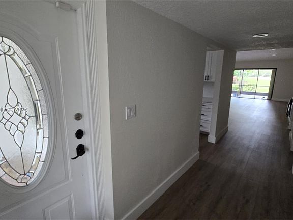 5th image of 391 Ivy Ln #1