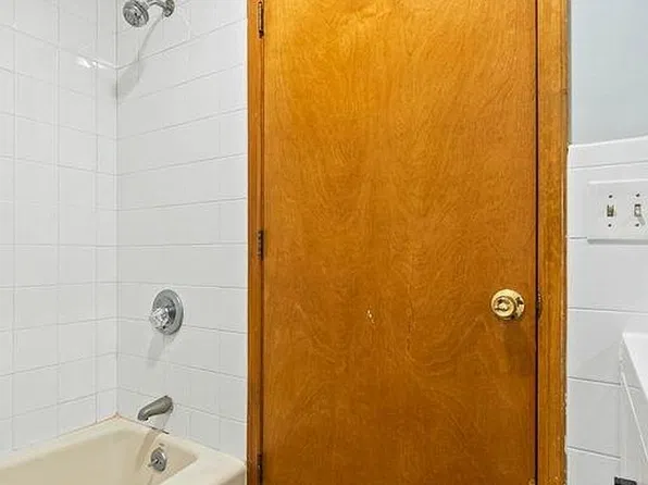 52 46th St, Weehawken, NJ 07086