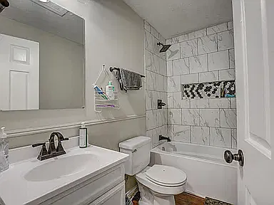4 bed, 2352 sqft, $2,250 — Photo 4