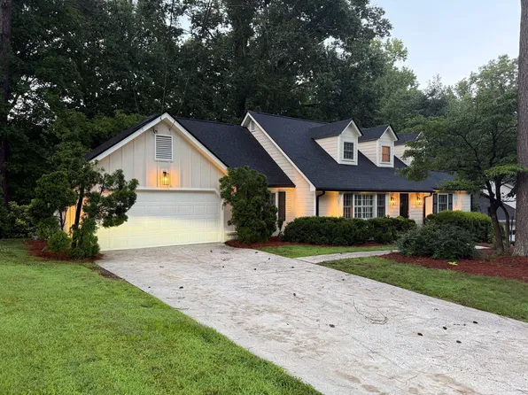 229 Devonwood Dr, Atlanta, GA 30328