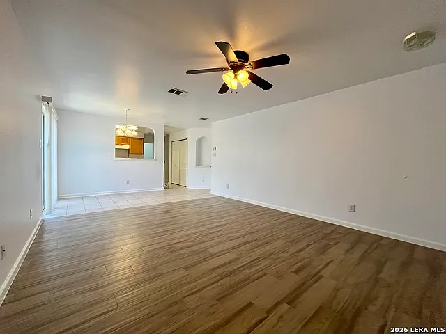3 bed, 2.0 bath, 1099 sqft, $1,550 — Photo 2