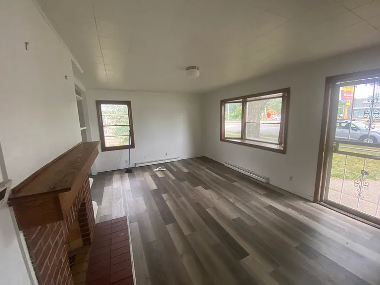 5742 W Silver Spring Dr — Photo 2
