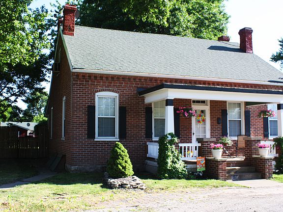 2nd image of 213 Pine St