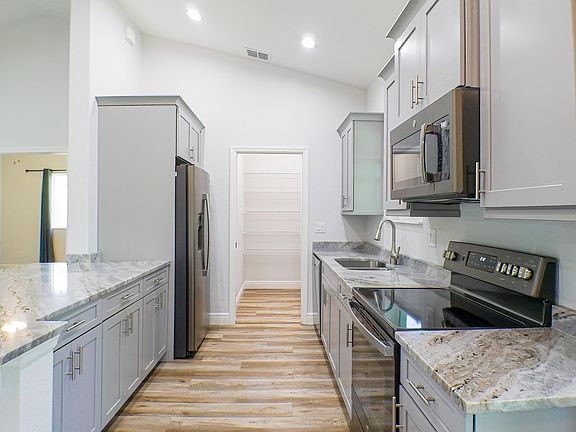 5th image of 1465 Loveland Blvd
