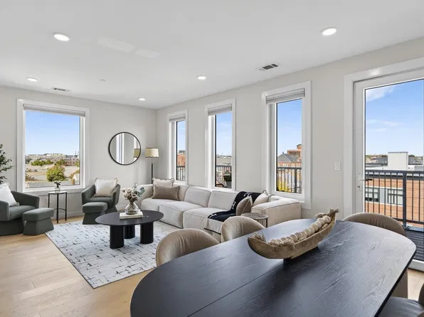 2-10 Maverick Sq #Penthouse 604, Boston, MA 02128
