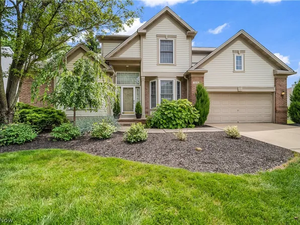 615 Continental Dr, Northfield, OH 44067