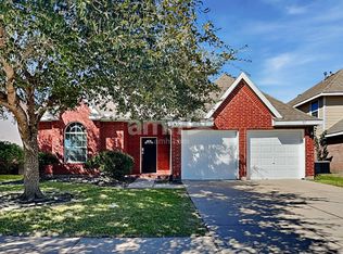 913 Almond St, Baytown, TX 77521