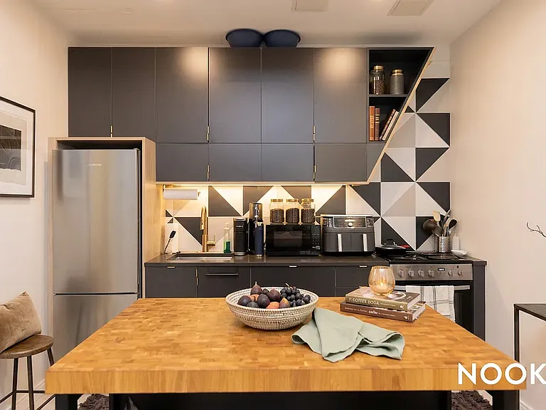 978 Kent Ave #1B — Photo 3