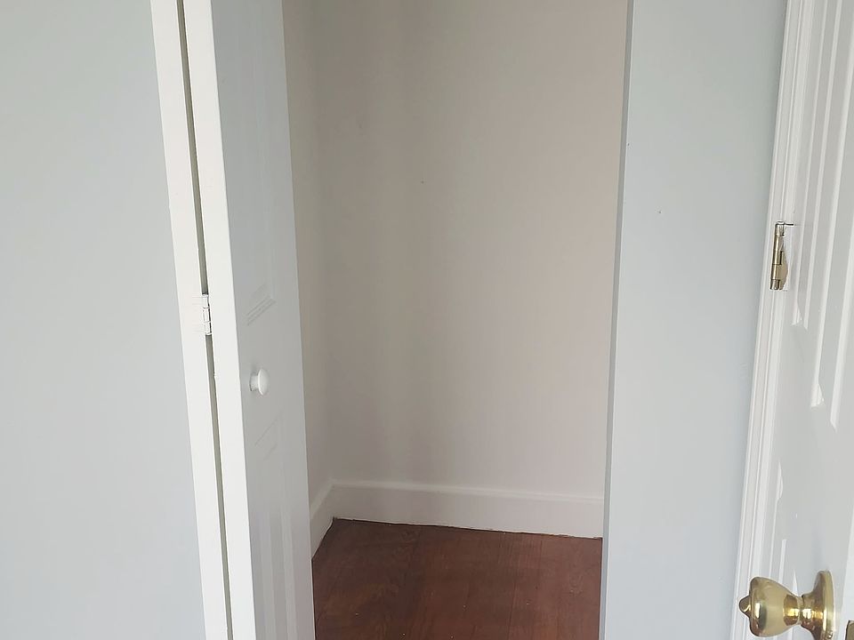 Closet Bedroom # 1 Small bedroom - suitable for office, nursery or toddler 
Room