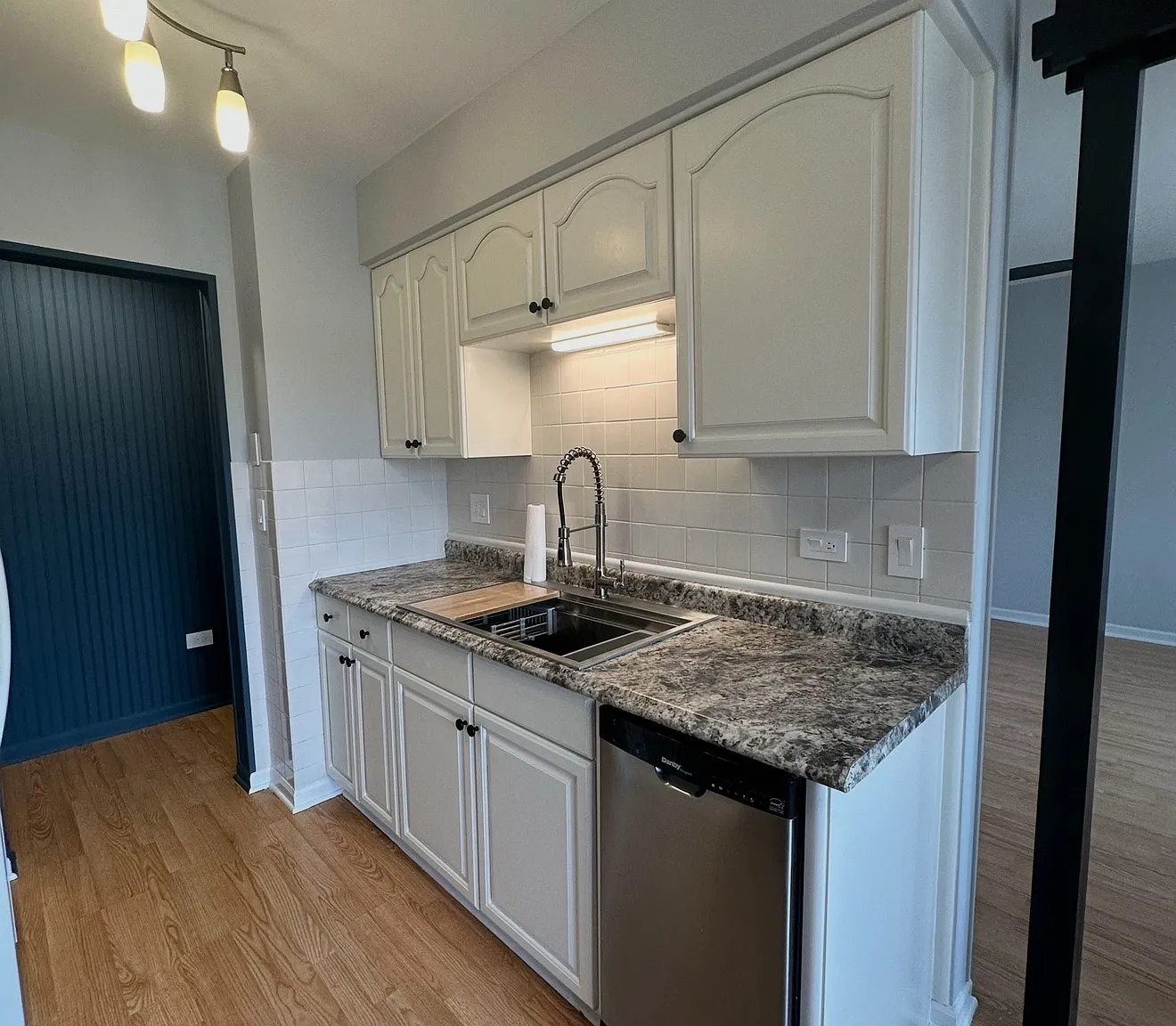 2 bed, 1.5 bath, 1000 sqft, $1,850 — Photo 3