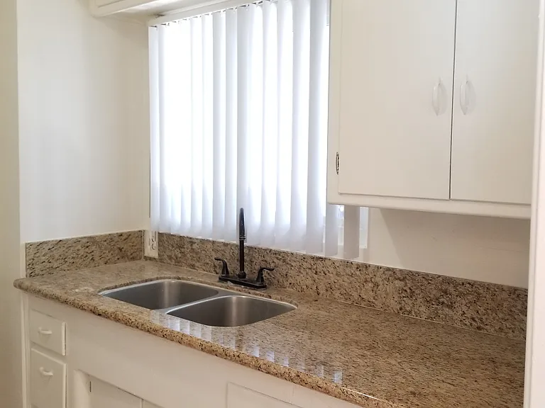 725 S New Hampshire Ave #7 — Photo 10