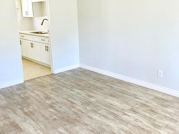 3rd image of 378 Park Way APT A