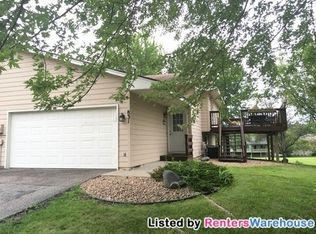 831 Pontiac Ln, Chanhassen, MN 55317