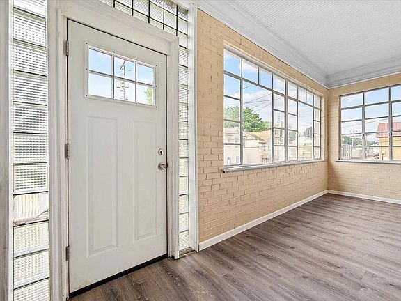 Entry Foyer Patio. Photo As of Aug 2022.