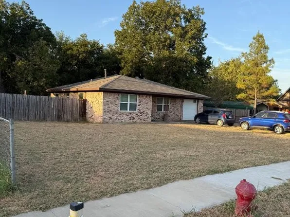 301 Gene Autry Dr, Tioga, TX 76271