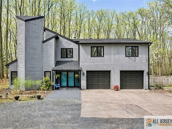 176 Stonehill Rd, Freehold, NJ 07728