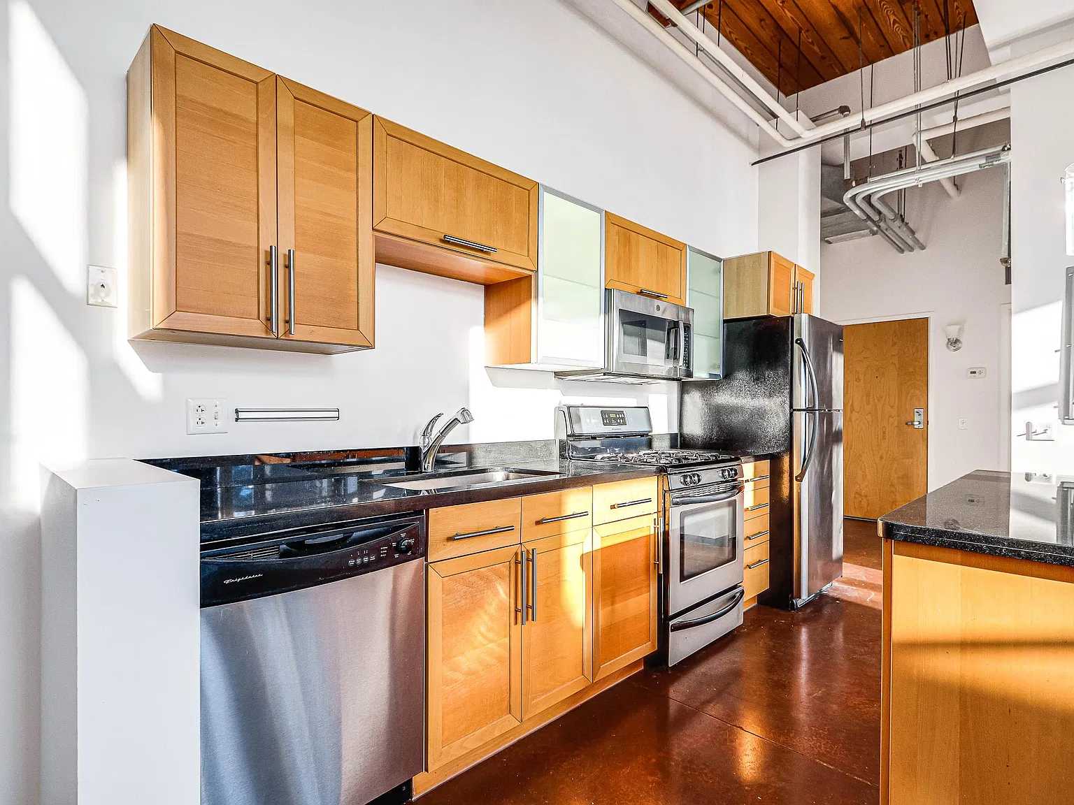 1 bed, 794 sqft, $2,350 — Photo 3