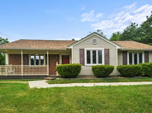 11 Scenic Dr, Worcester, MA 01602