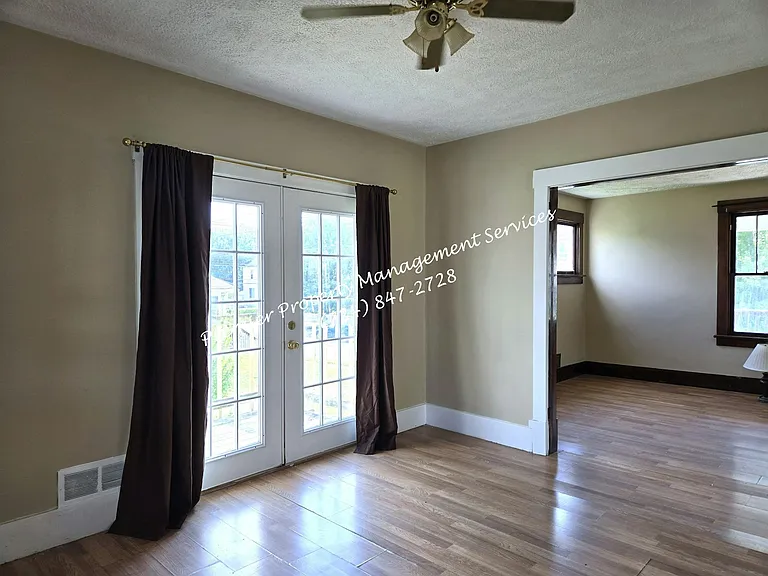 407 Bridge St — Photo 6