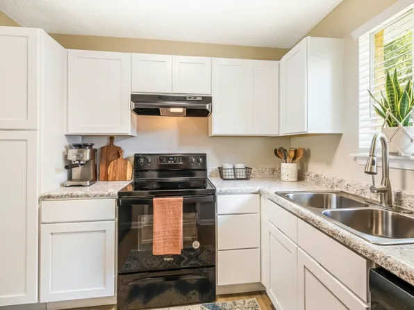 Pine Ridge Apartments