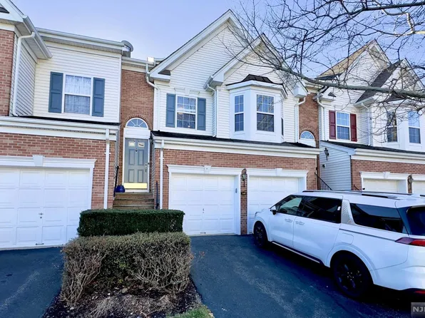 348 Winthrop Dr, Nutley, NJ 07110