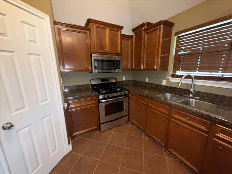 8233 Hickok Ln — Photo 11