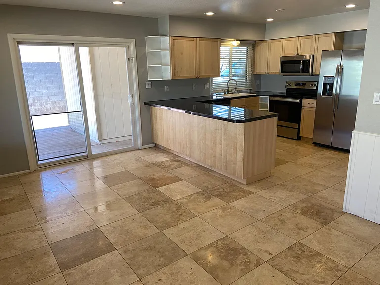 Dining/Kitchen