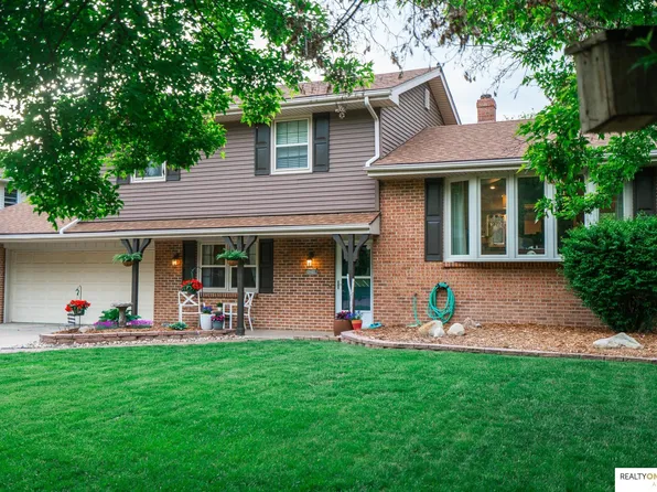 12310 Deer Hollow Dr, Omaha, NE 68154