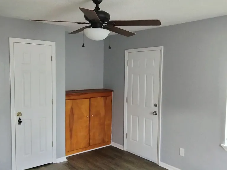 2922 Farrow Ave — Photo 3