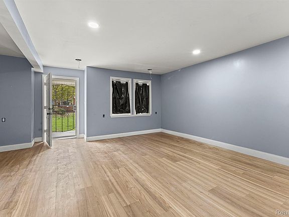 2nd image of 10017 Manor St