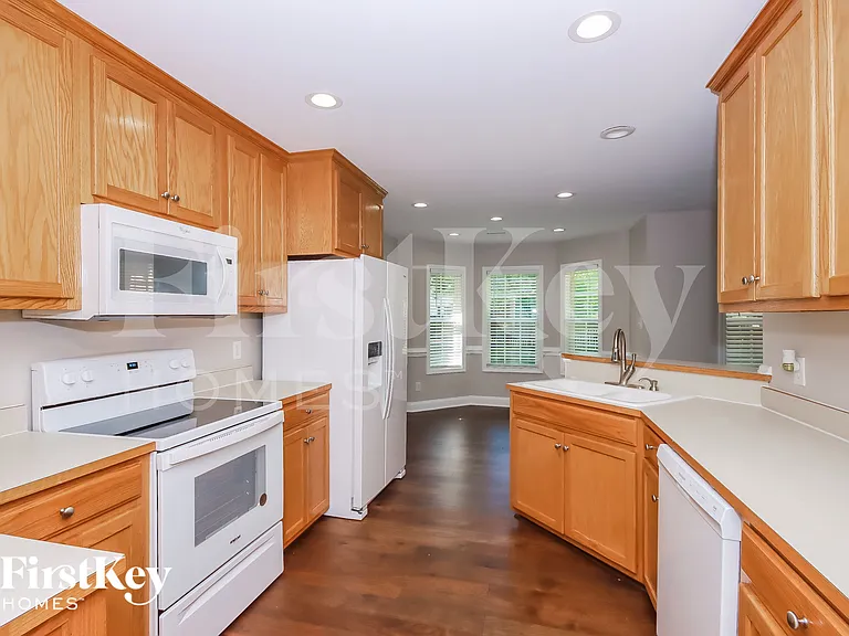 645 White Oaks Rd — Photo 8