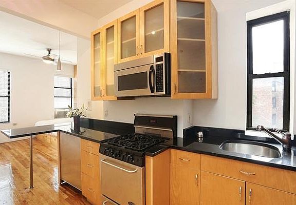 4th image of 277 Bleecker St #4D