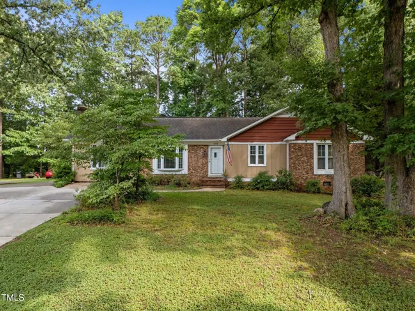 1040 Ivy Ln, Cary, NC 27511